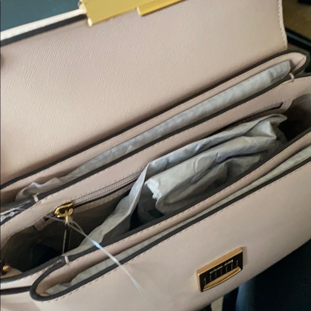 New Michael Kors Rochelle Soft Pink LeatherSatchel - Picture 5 of 5